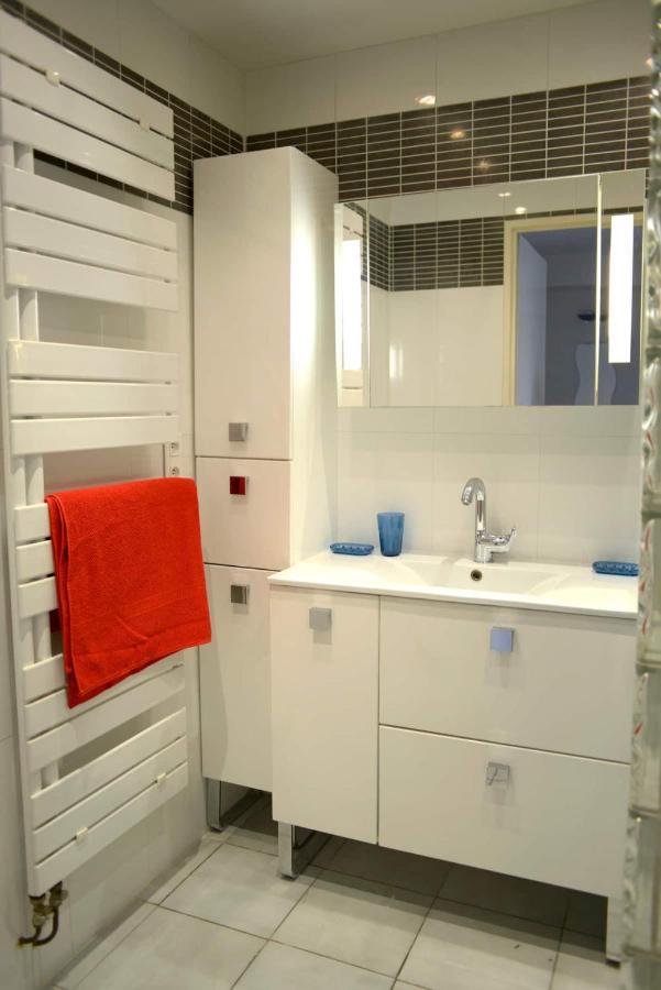 F3 Climatisé-terrasse 30 M2- Parking-antigone Montpellier